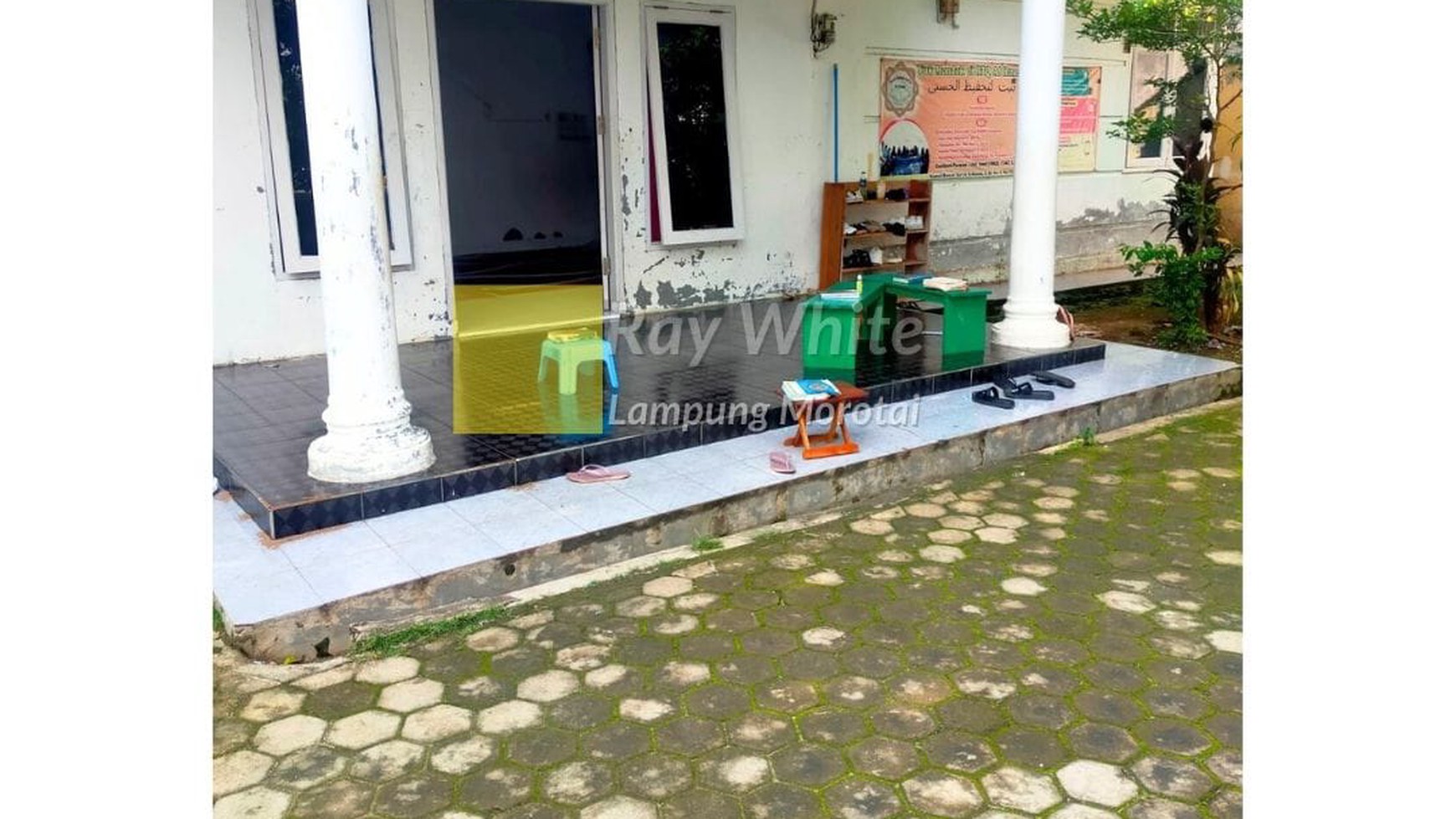 Di Jual Rumah dengan Pekarangan Luas