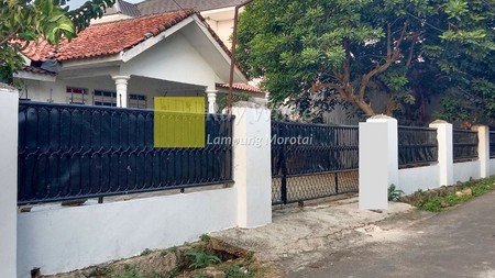 Di Jual Rumah dengan Pekarangan Luas