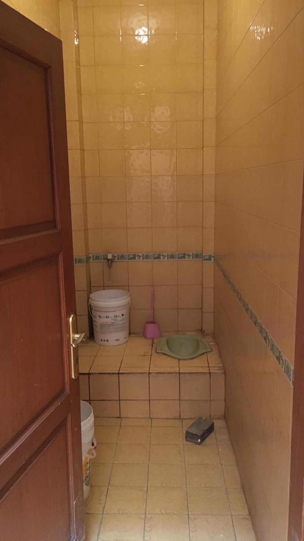 Hunian dalam Komplek Baliview: Rumah Mewah dengan 4+1 Kamar Tidur dan Carport 2