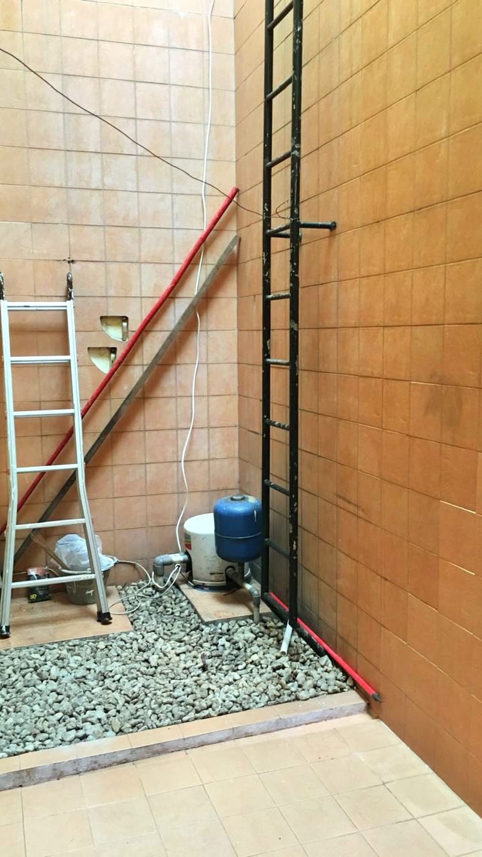 Hunian dalam Komplek Baliview: Rumah Mewah dengan 4+1 Kamar Tidur dan Carport 2