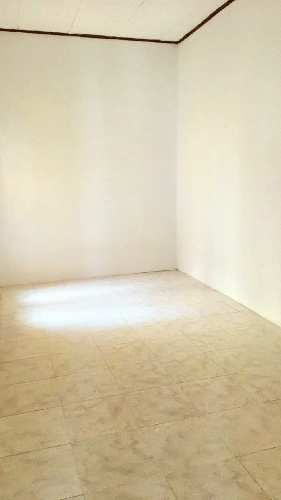 Hunian dalam Komplek Baliview: Rumah Mewah dengan 4+1 Kamar Tidur dan Carport 2