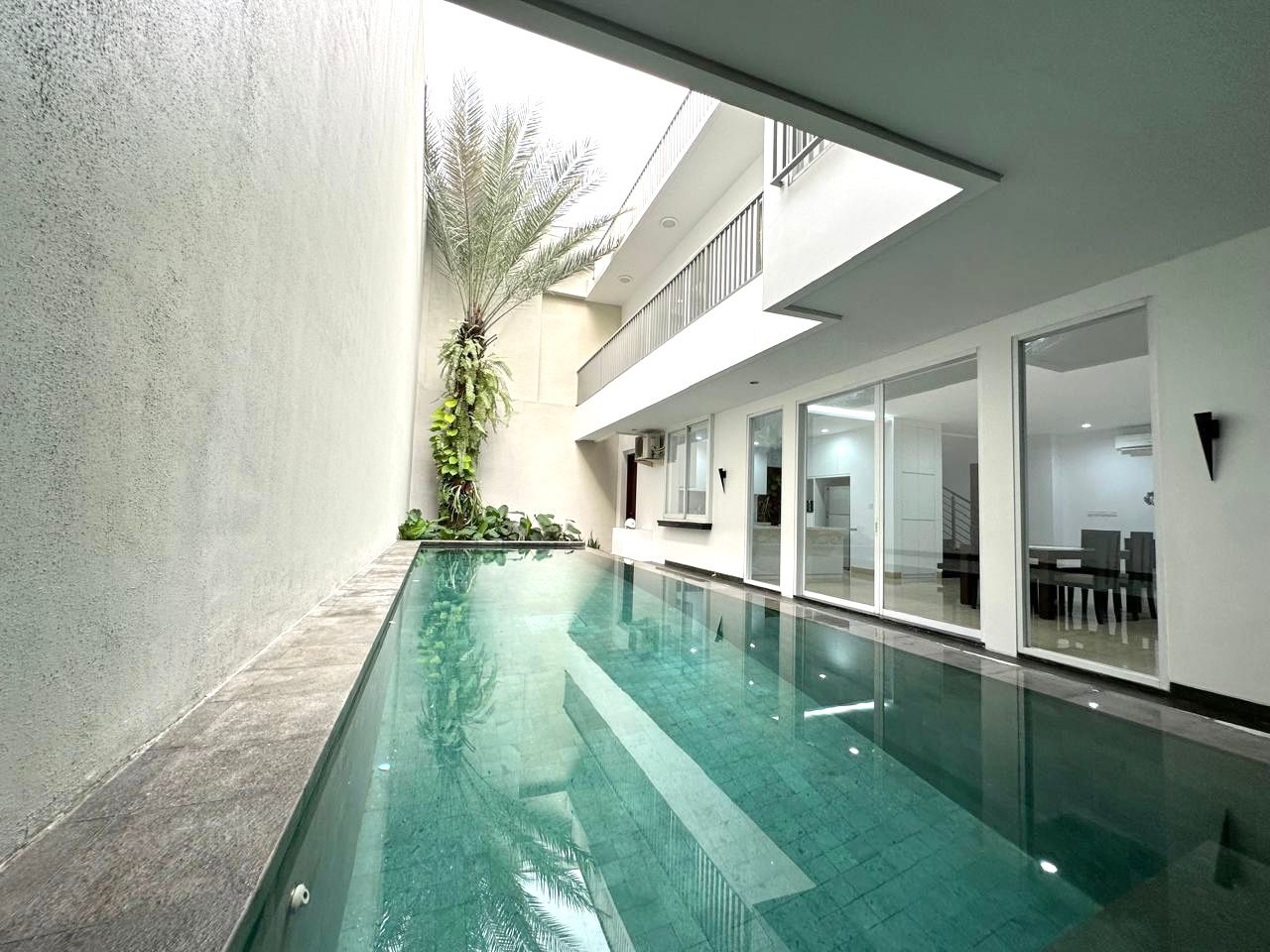Rumah baru renovasi di kuningan timur, Jakarta Selatan