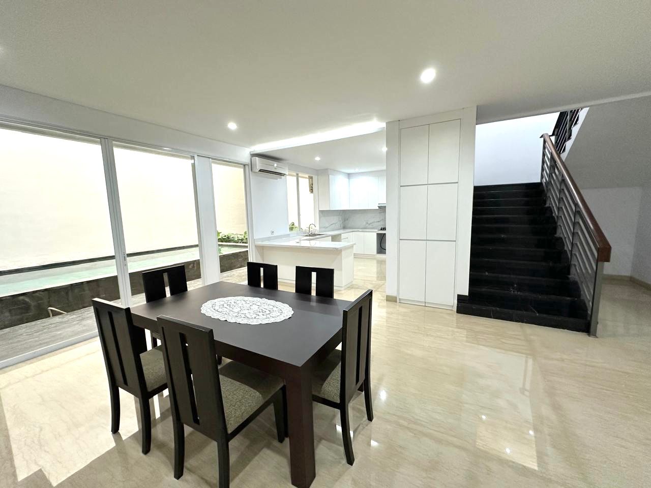Rumah baru renovasi di kuningan timur, Jakarta Selatan