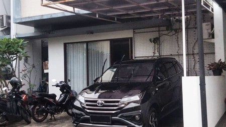 Disewakan Rumah 2 Lantai Dalam Cluster dekat MRT Lebak Bulus