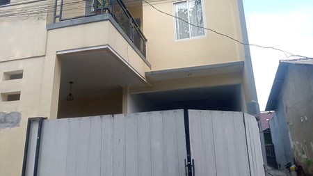 Rumah Minimalis dengan Rooftop di Rangkapan Jaya, Pancoran Mas Depok