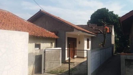 Rumah di Limo Full Bata Bangunan Kokoh, Dekat Tol Depok Antasari