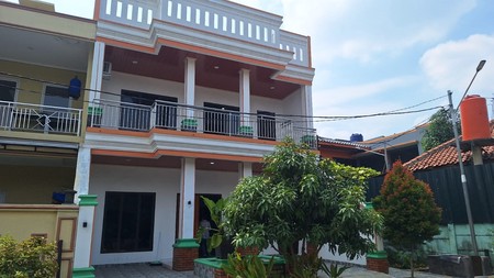 Rumah Baru 2 lantai siap huni, Lokasi tenang di Taman Jatinegara Jakarta Timur