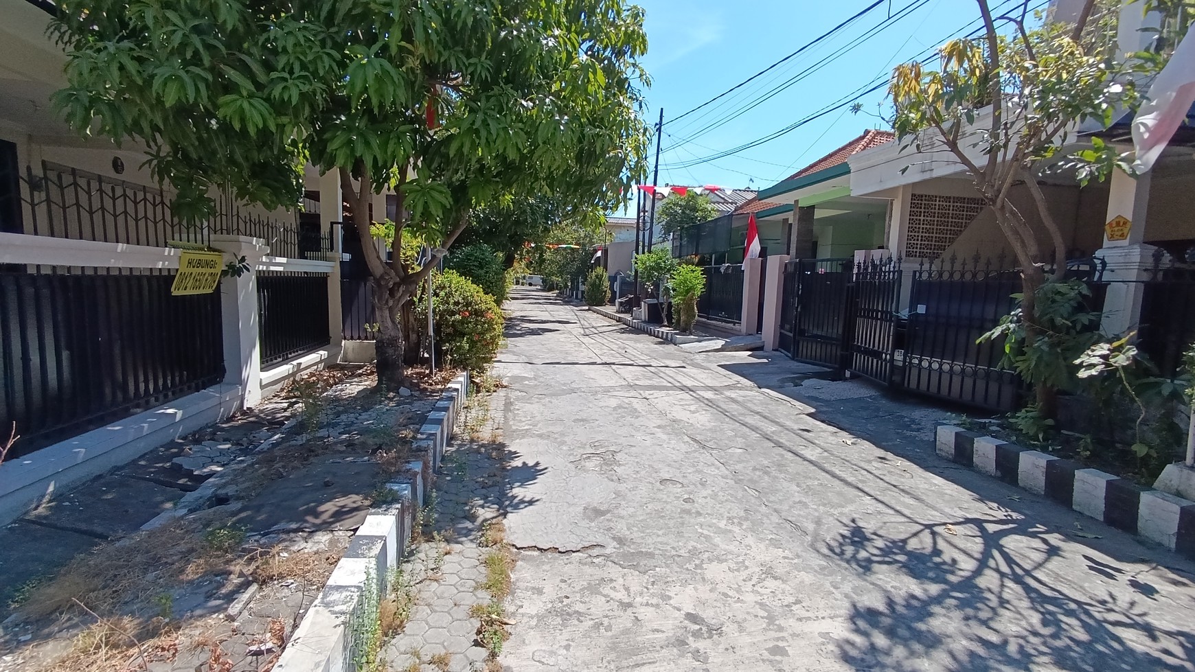 Rumah Luas dan Modern di Rungkut Menanggal, Siap Huni Dekat Merr