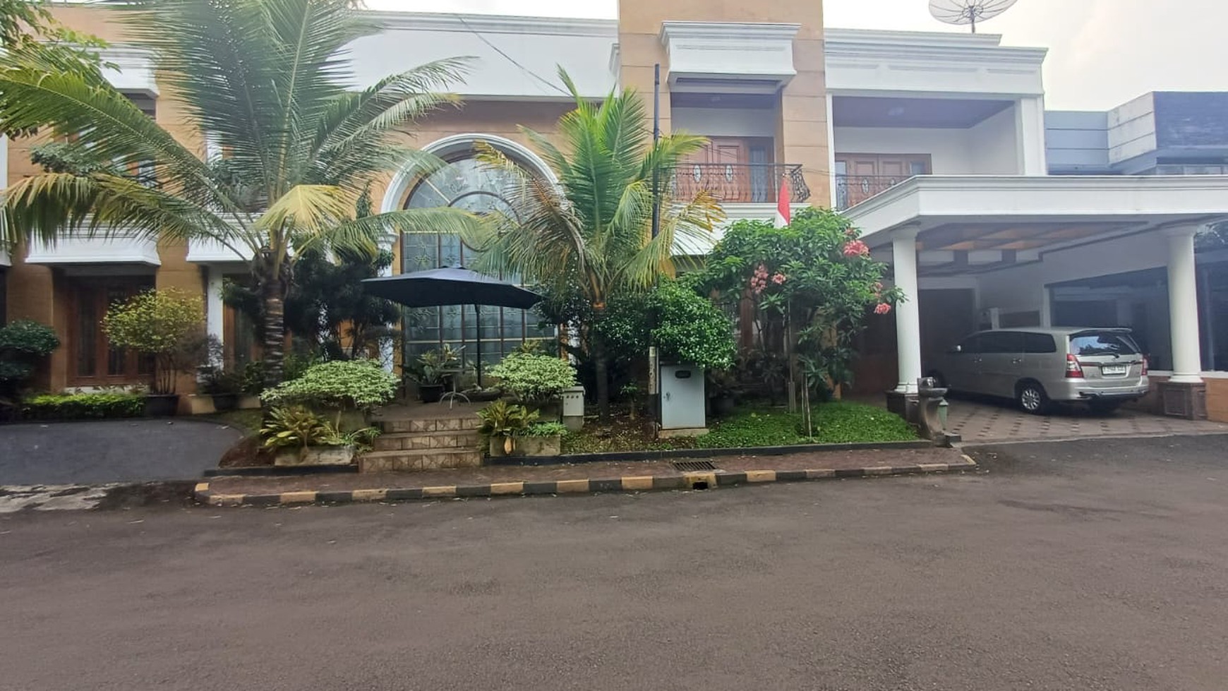 Rumah bagus, Luxury dengan Private Swimming Pool di Bintaro