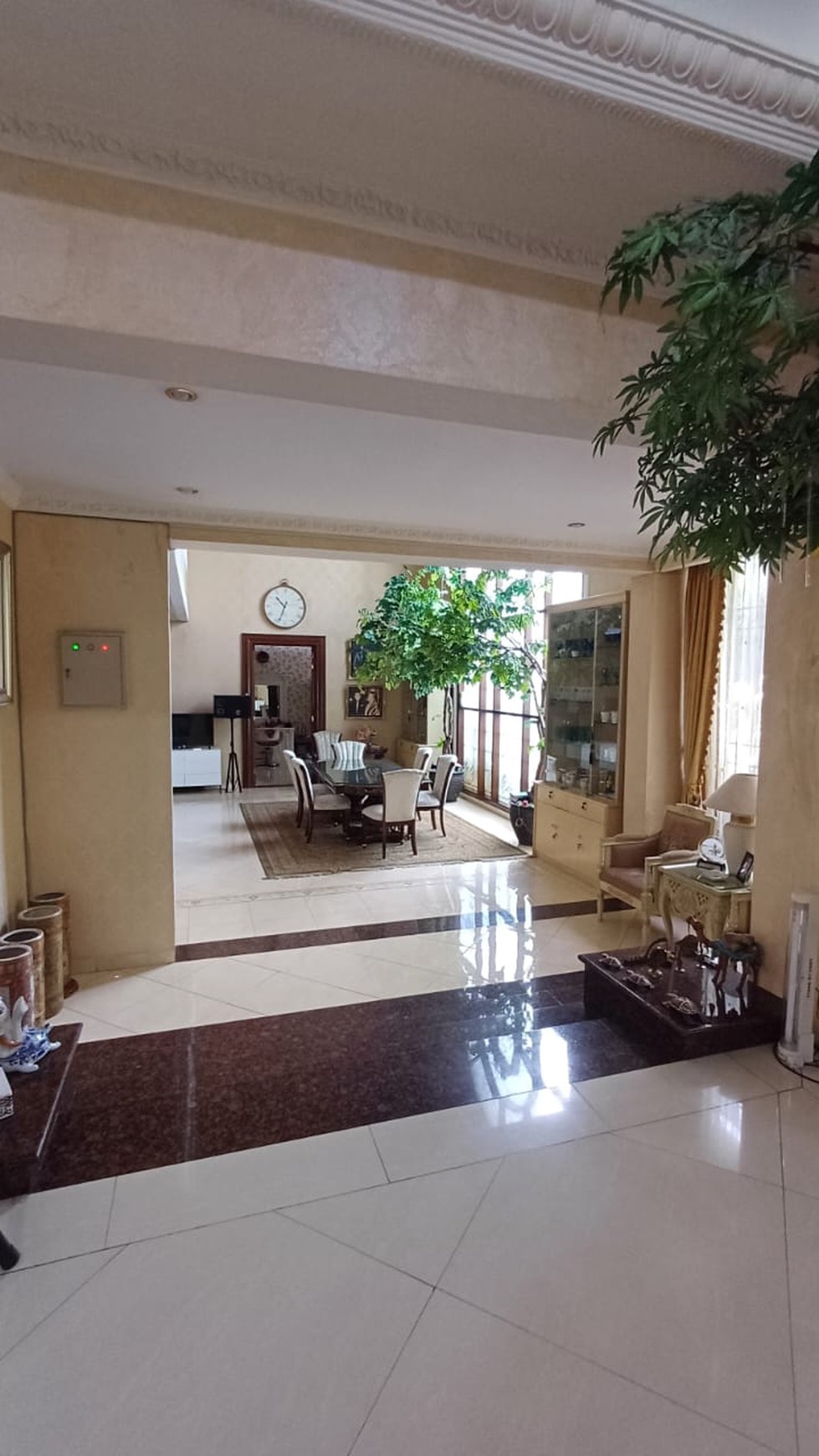 Rumah bagus, Luxury dengan Private Swimming Pool di Bintaro