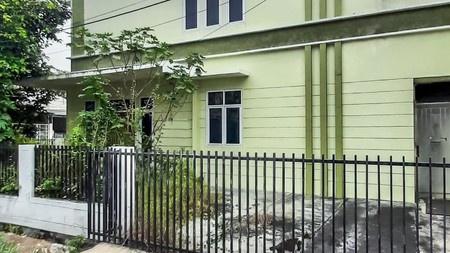 Rumah One Gate System & Atap Baja Ringan dan Lokasi Strategis 