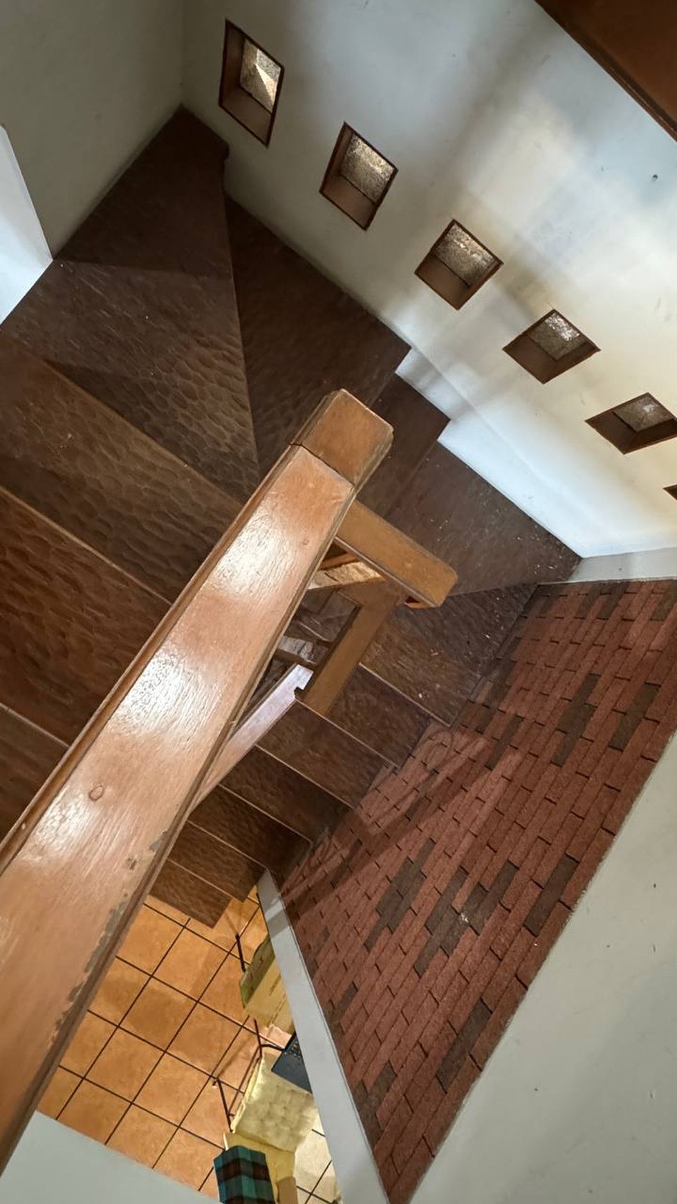 Pamulang estate rumah luas 180 kuldesak hoek