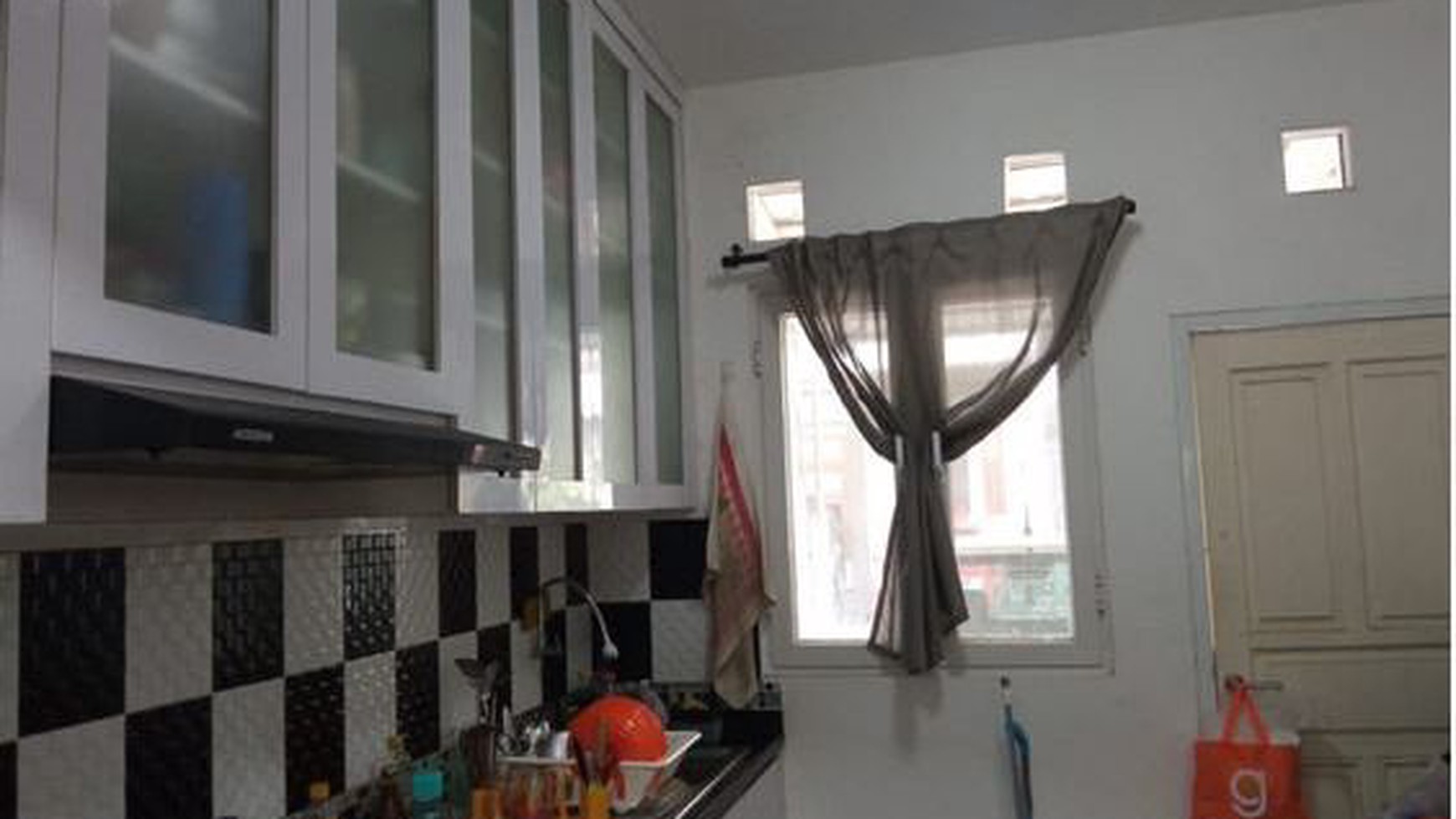 Rumah bagus, lokasi sangat bagus di Bintaro Sektor 9