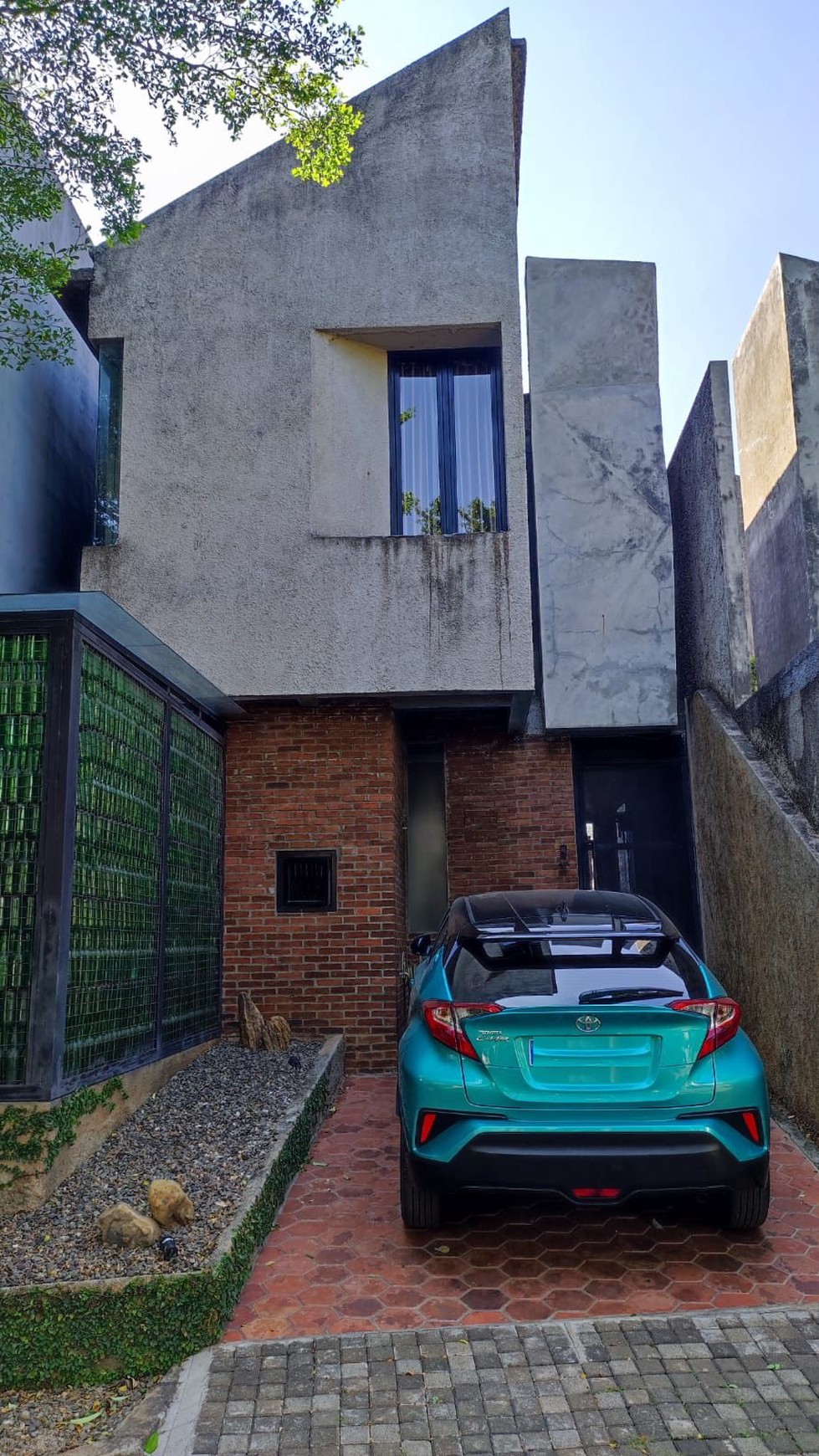 Rumah minimalis, cantik, siap huni di Veteran