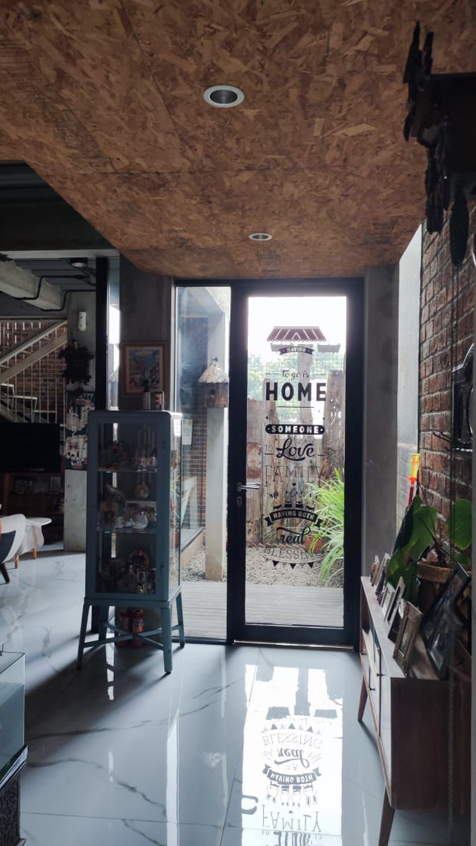 Rumah minimalis, cantik, siap huni di Veteran