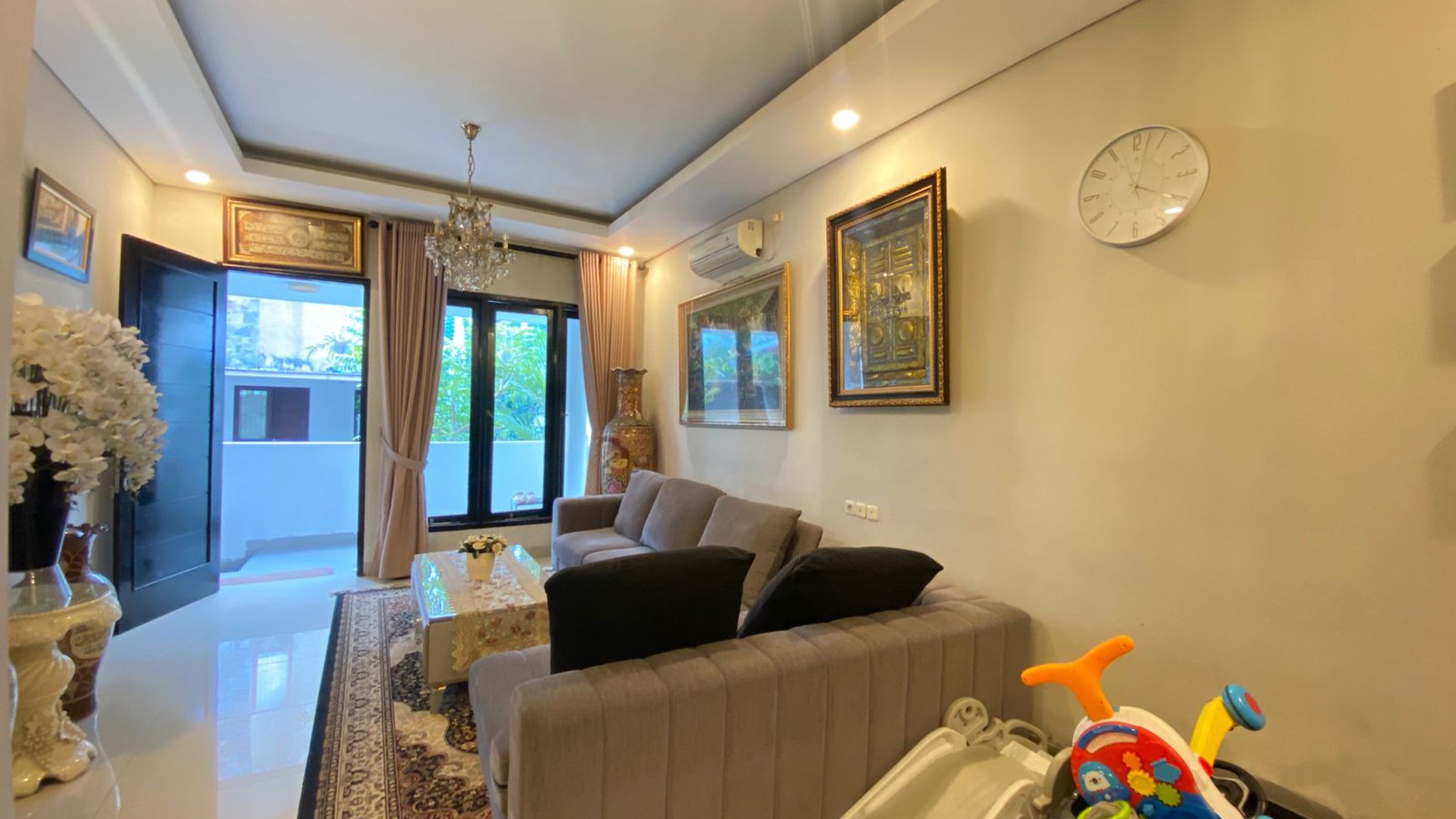 Rumah Minimalis Modern Super Cozy Semi Furnish di Cilandak, Jakarta Selatan