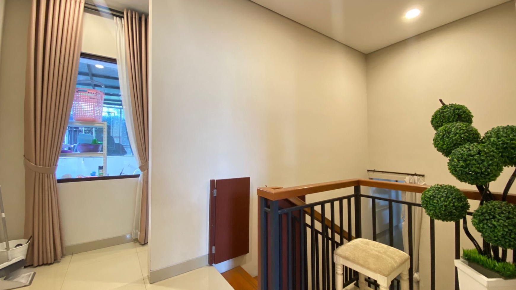 Rumah Minimalis Modern Super Cozy Semi Furnish di Cilandak, Jakarta Selatan