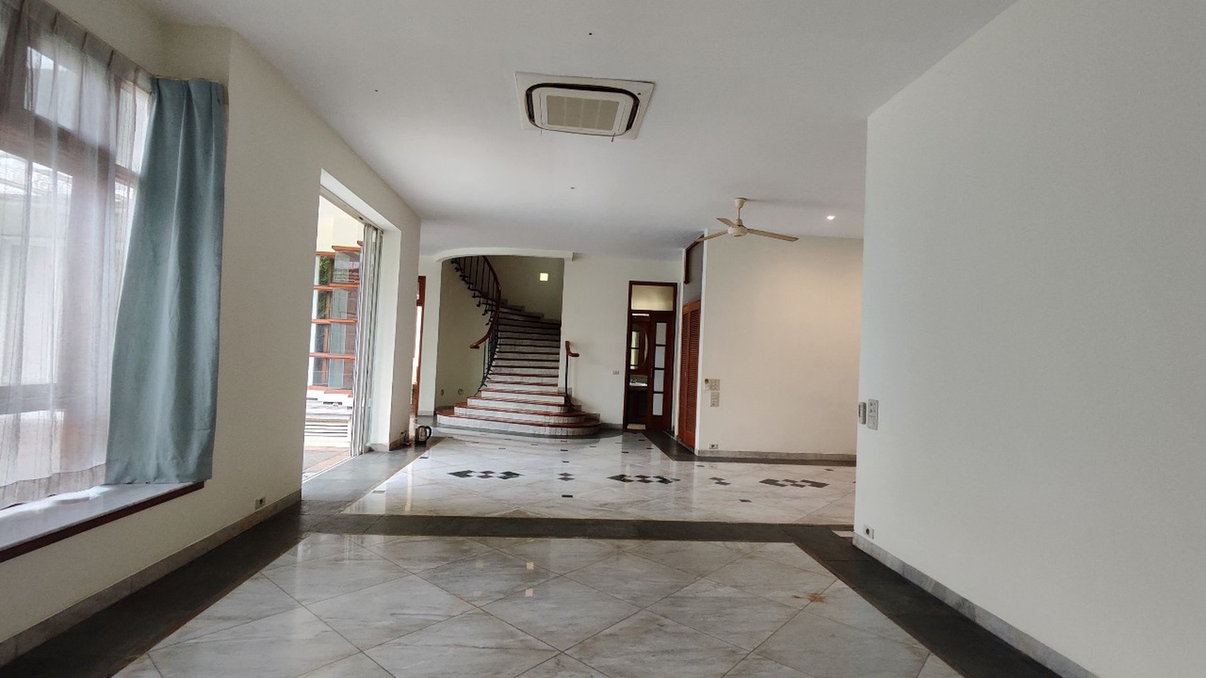 Rumah Mewah disewakan lokasi Premium Pondok indah 