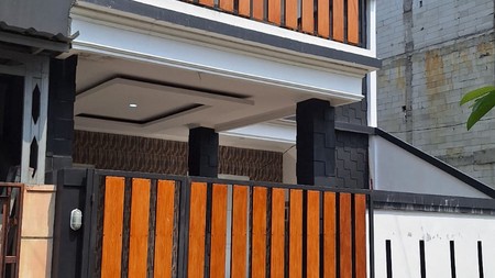 Rumah Baru 2 lantai minimalis siap huni di Taman Jatinegara Penggilingan