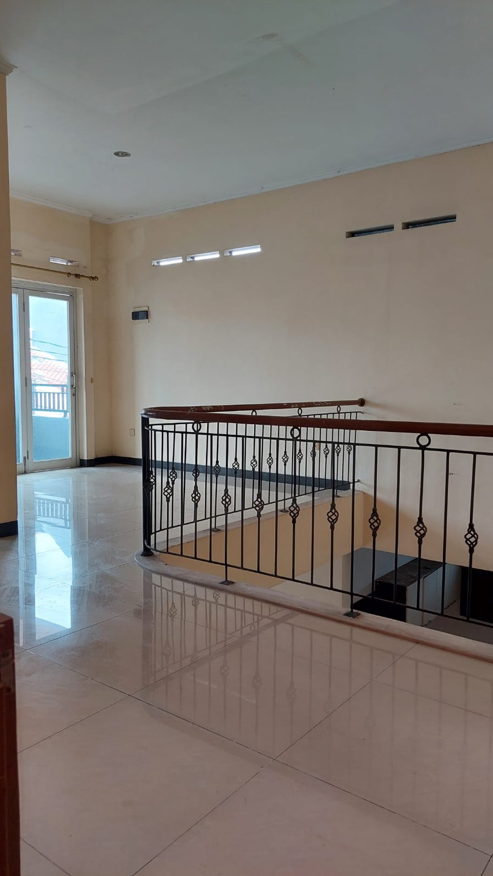  Rumah Tebet timur dalam semi furnished