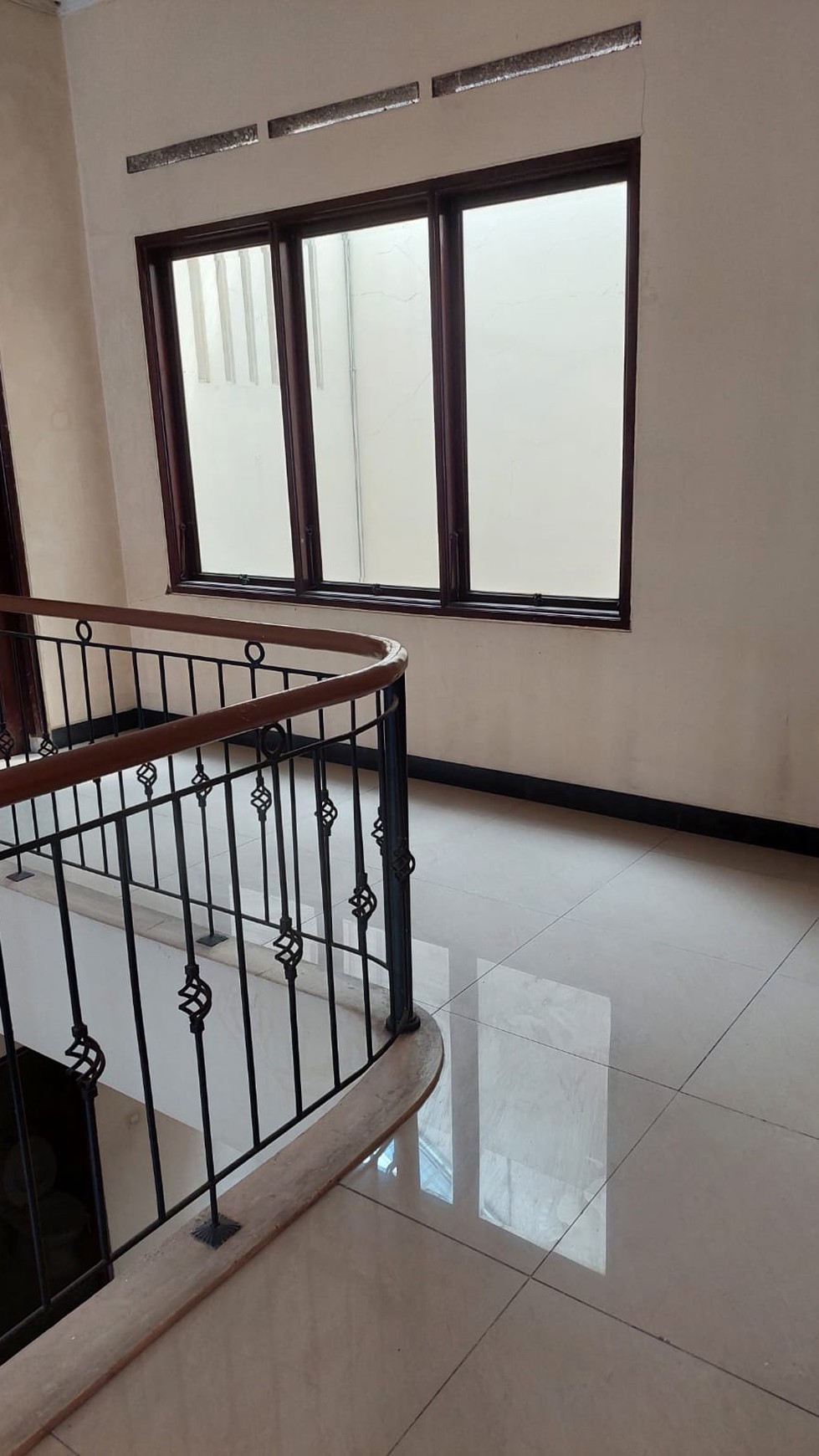  Rumah Tebet timur dalam semi furnished