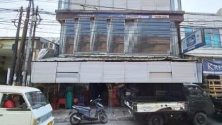 Ruko 3 Lantai, lokasi strategis di daerah Commersil di Ciputat