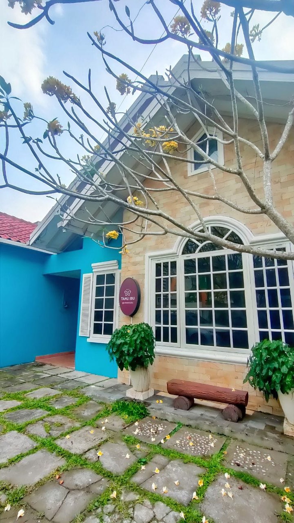 RUMAH VILLA FULL FURNISH NUANSA TRADISIONAL LOKASI SENDANGADI MLATI SLEMAN