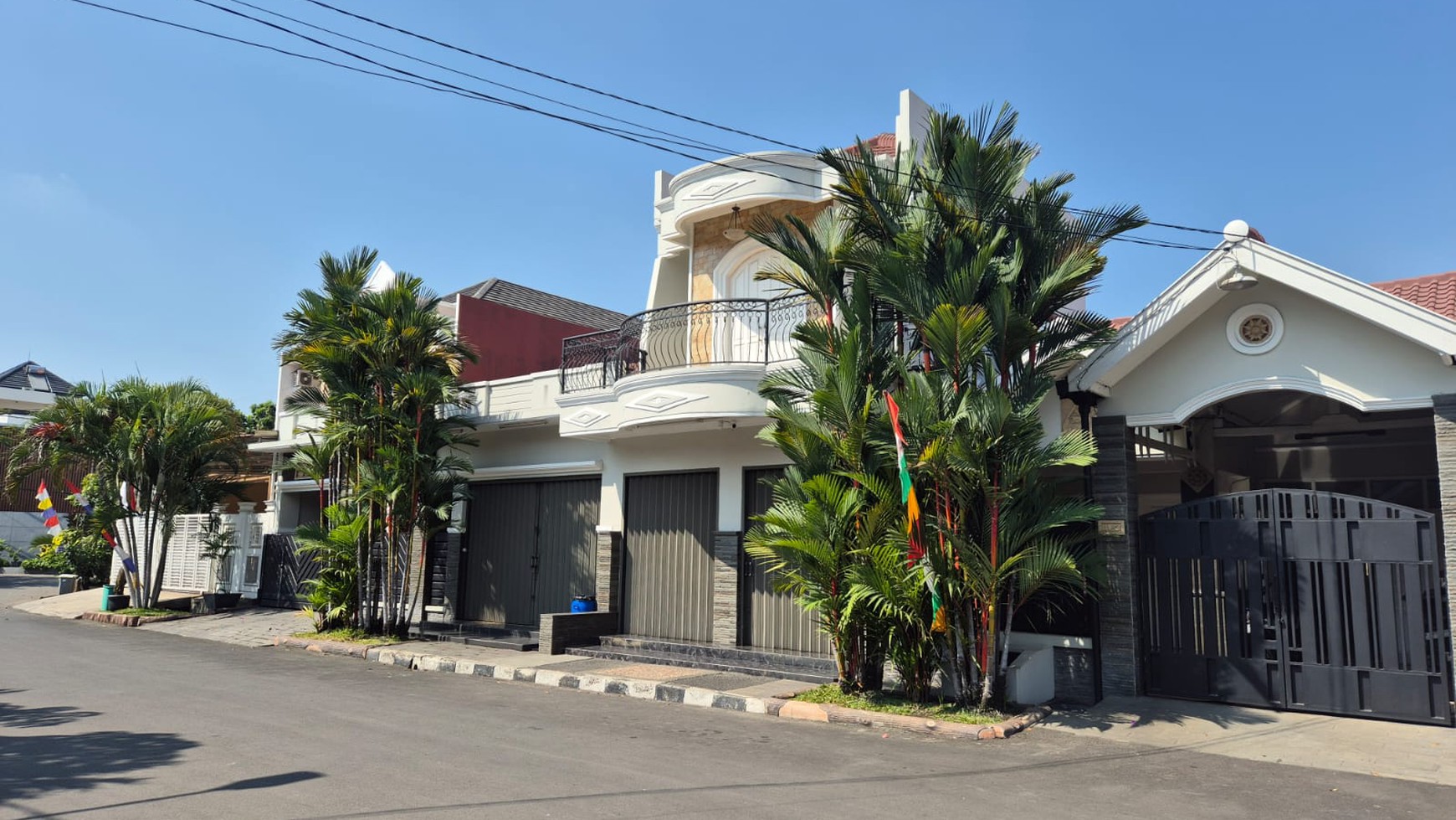 Rumah SHM jalan utama di Bulevard Hijau Harapan indah