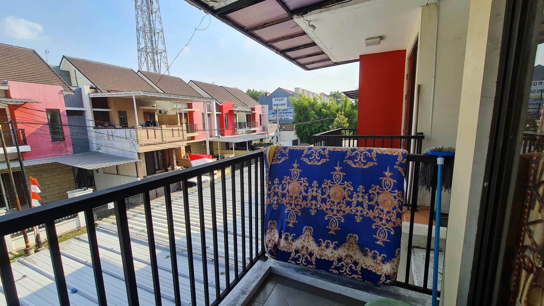 Rumah 2 Lantai, Terawat dan Apik di Jalan Gardenia Indah Bekasi