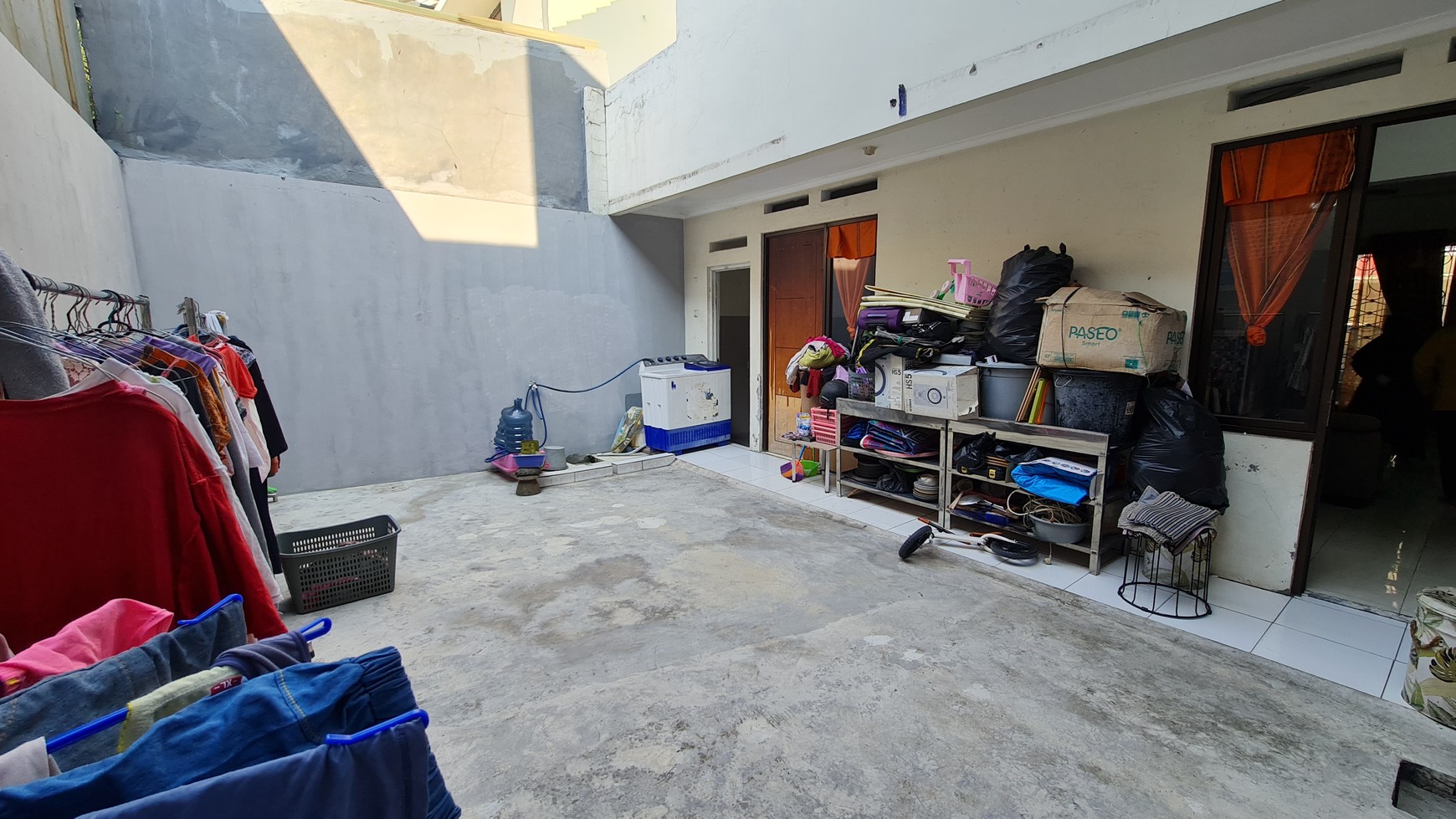 Rumah 2 Lantai, Terawat dan Apik di Jalan Gardenia Indah Bekasi