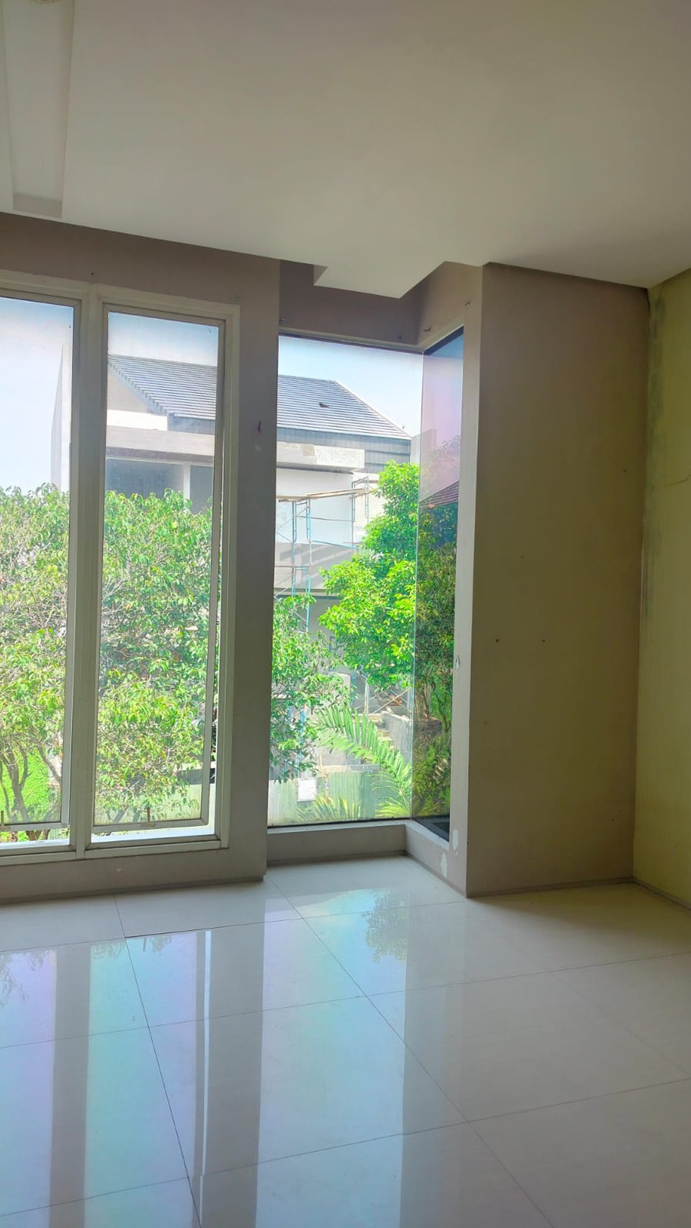 Rumah Kontrakan 2 Lantai Unfurnished Woodland Citraland Surabaya