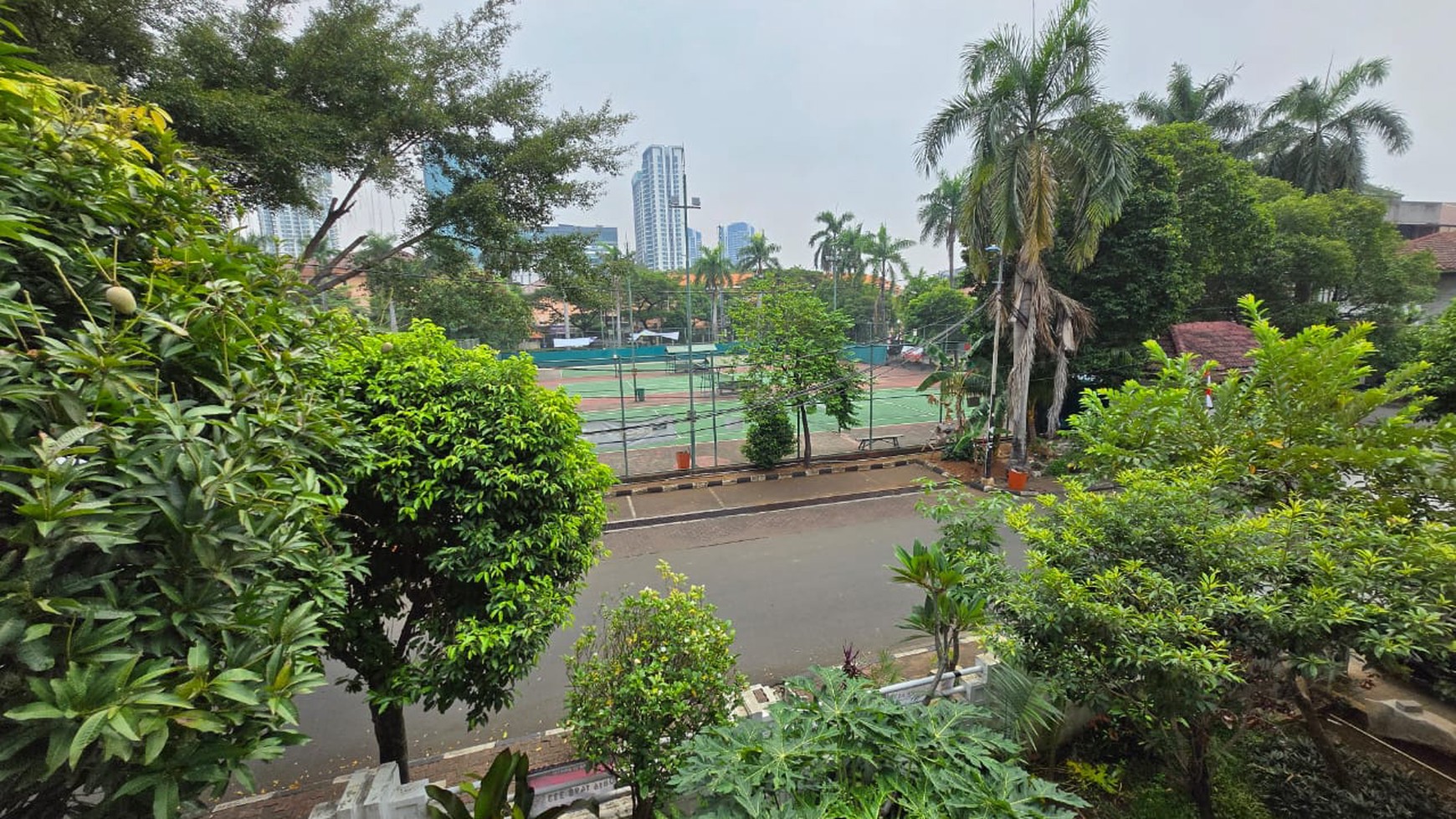 Rumah 2 lantai luas 290 m2 di Puri indah. Kembangan - Jakarta barat