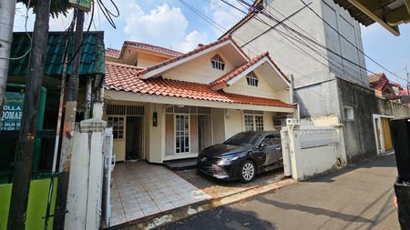 Rumah 2 Lantai disewakan Jalan Tebet Jakarta Selatan