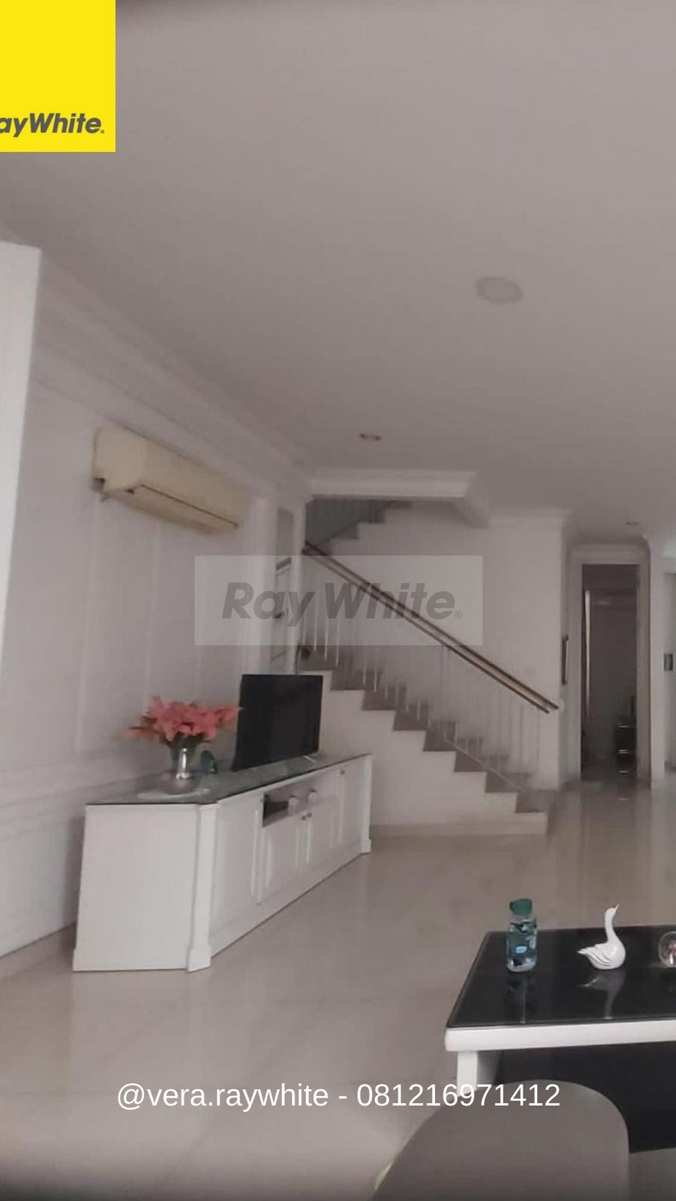 dijual rumah 2 jejer mansion pakuwon indah