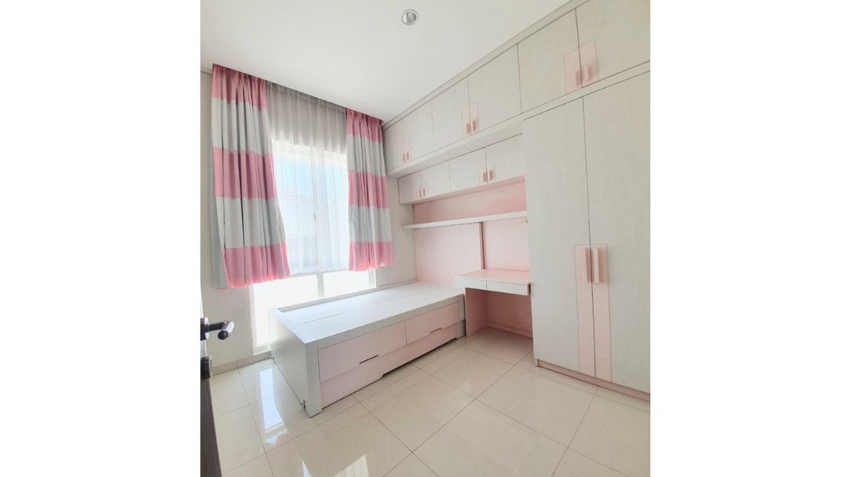 Rumah Cantik Siap Huni di Kawasan Elite Jakarta Selatan