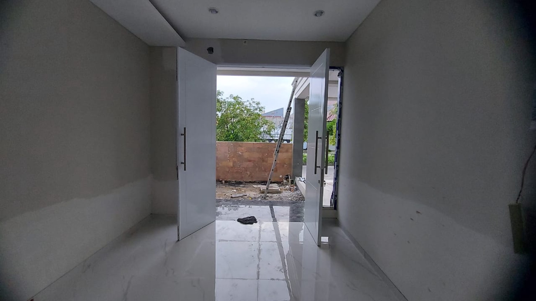 Dijual Rumah New Baru Babatan Pratama