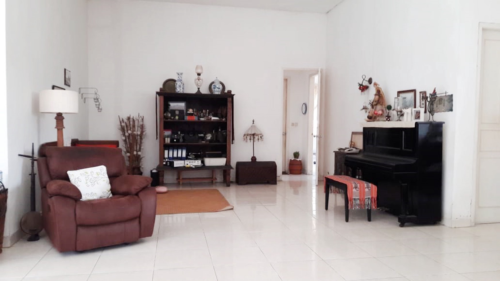 Rumah Besar Lokasi Strategis dan Hunian Nyaman @Merpati, Ciputat