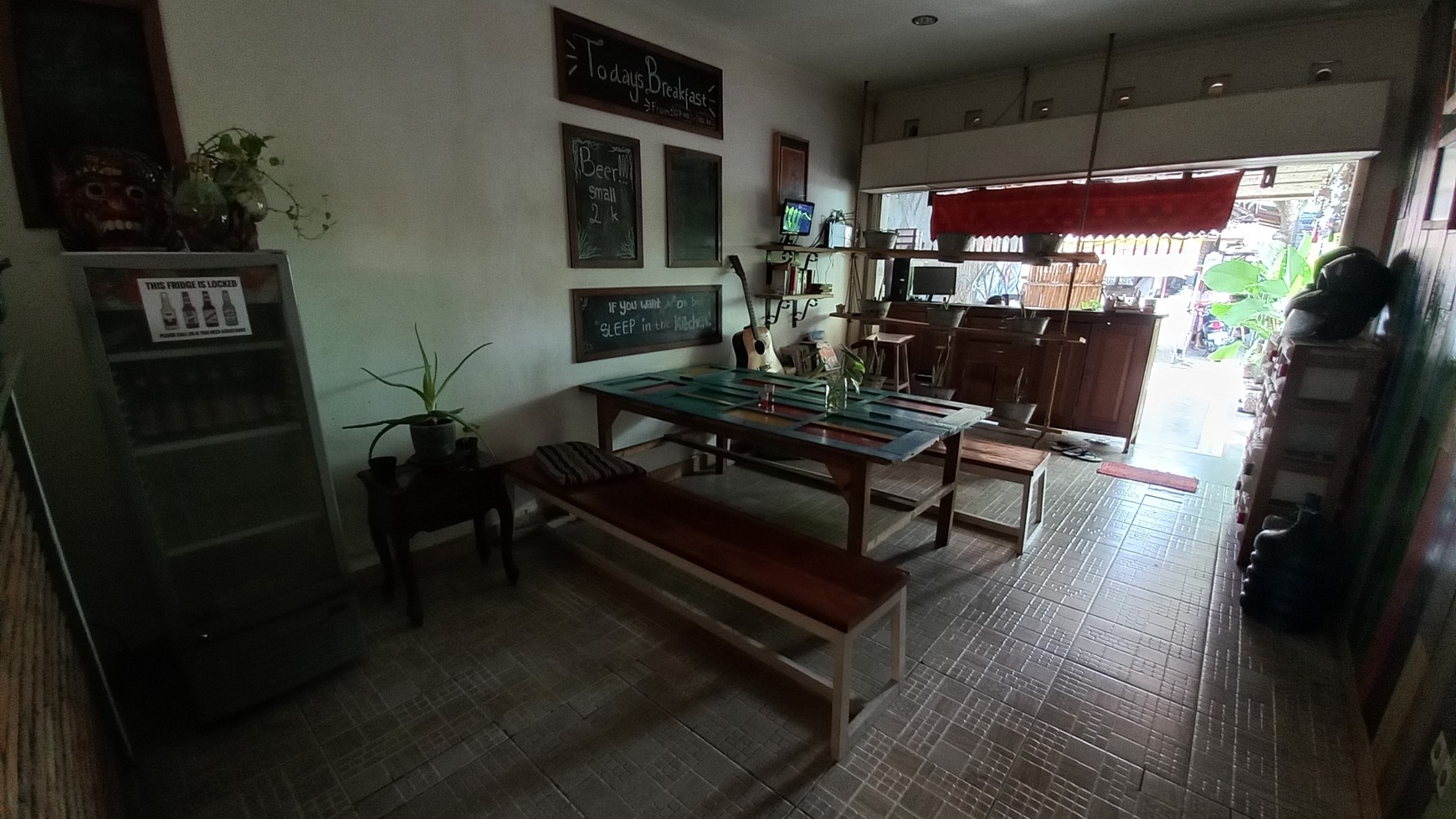 MILIKI HOMESTAY DESAIN RUSTIK YANG CANTIK DI PRAWIROTAMAN TENGAH KOTA YOGYAKARTA