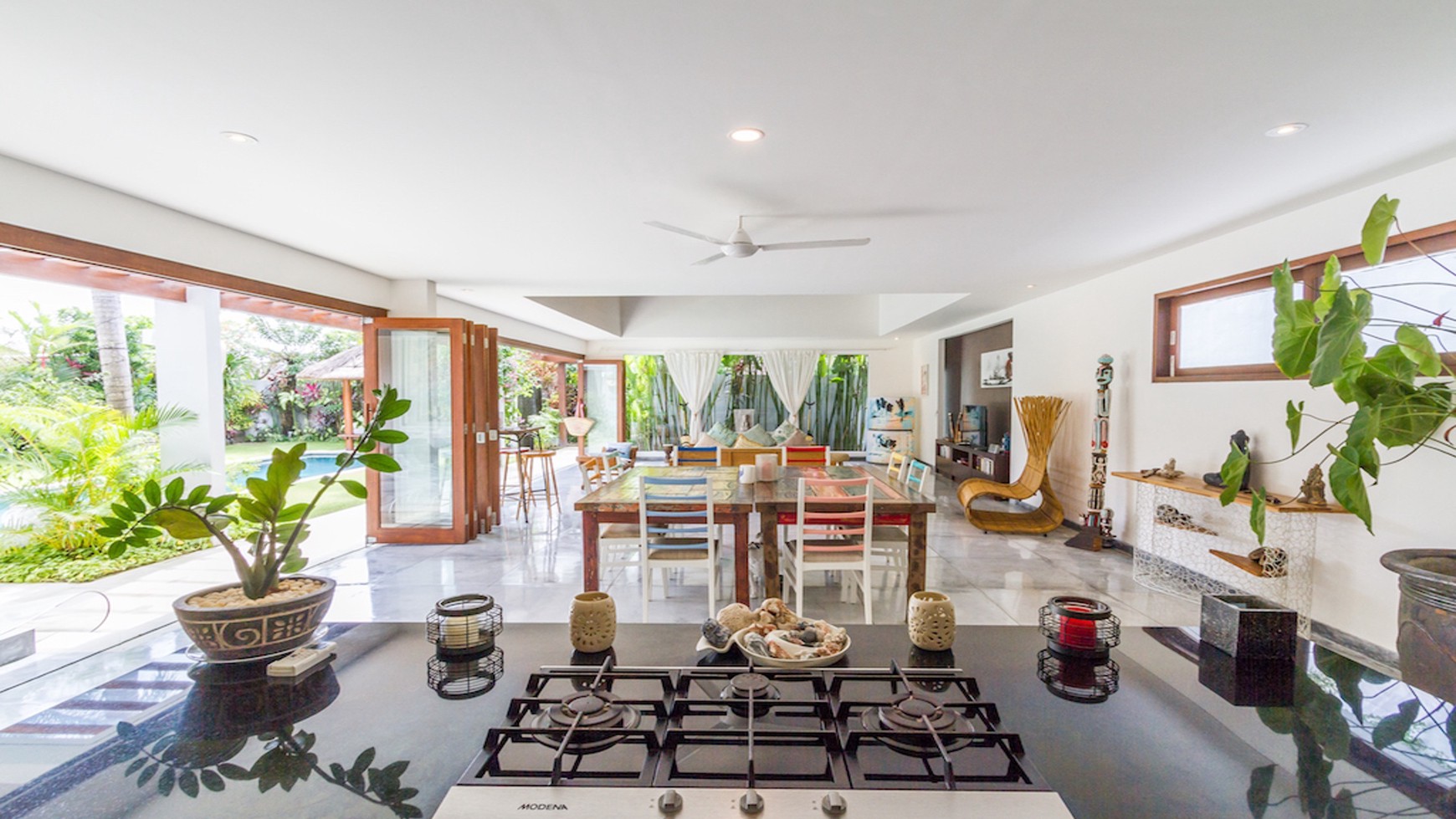 A beautiful contemporary 3-bedroom villa In Petitenget 