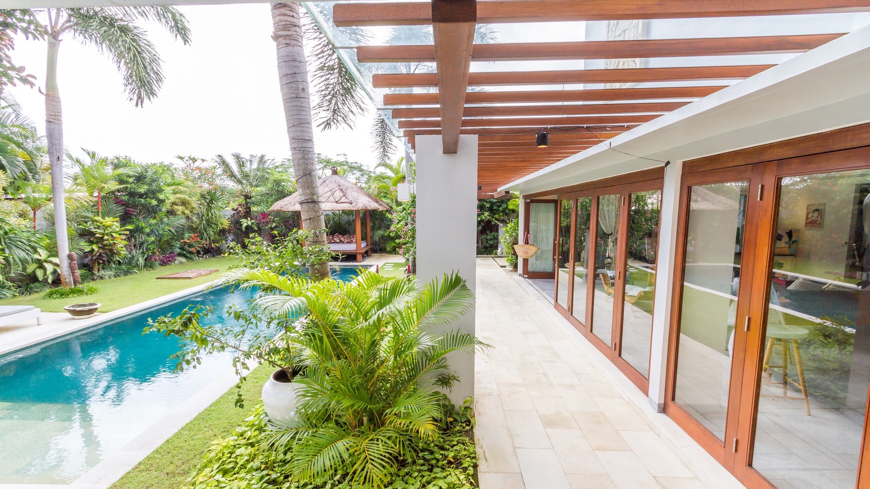 A beautiful contemporary 3-bedroom villa In Petitenget 