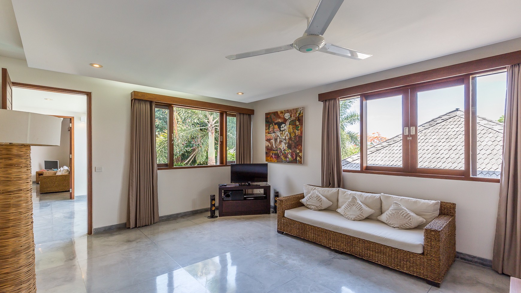 A beautiful contemporary 3-bedroom villa In Petitenget 