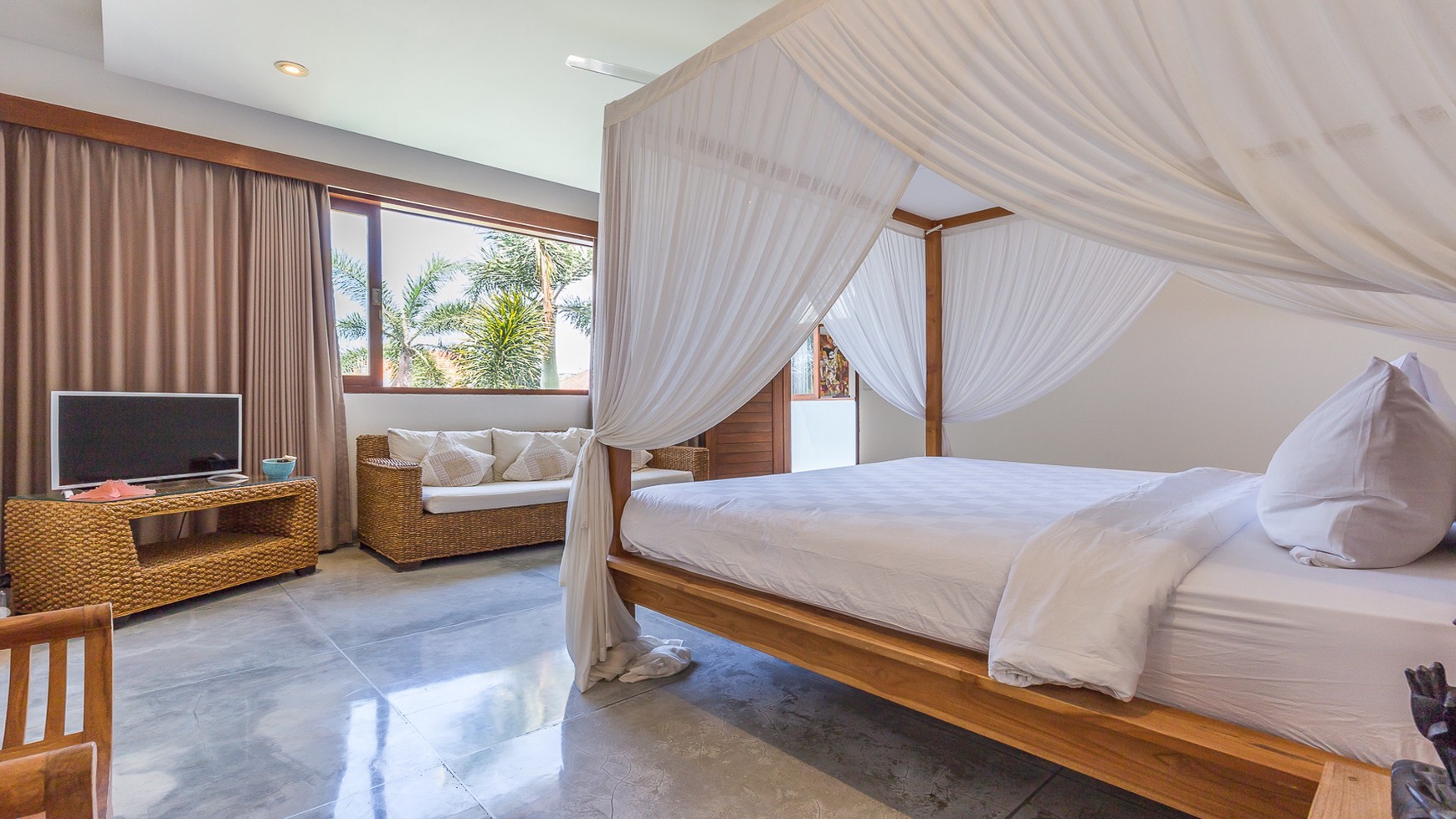 A beautiful contemporary 3-bedroom villa In Petitenget 