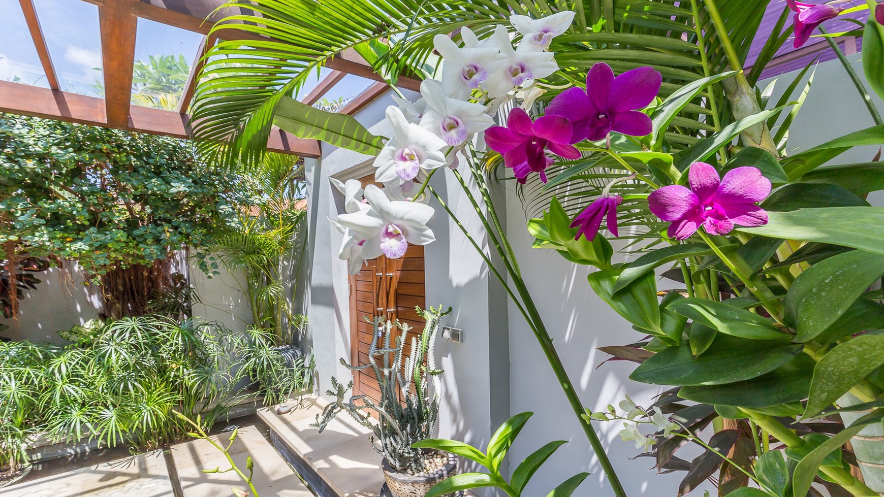 A beautiful contemporary 3-bedroom villa In Petitenget 