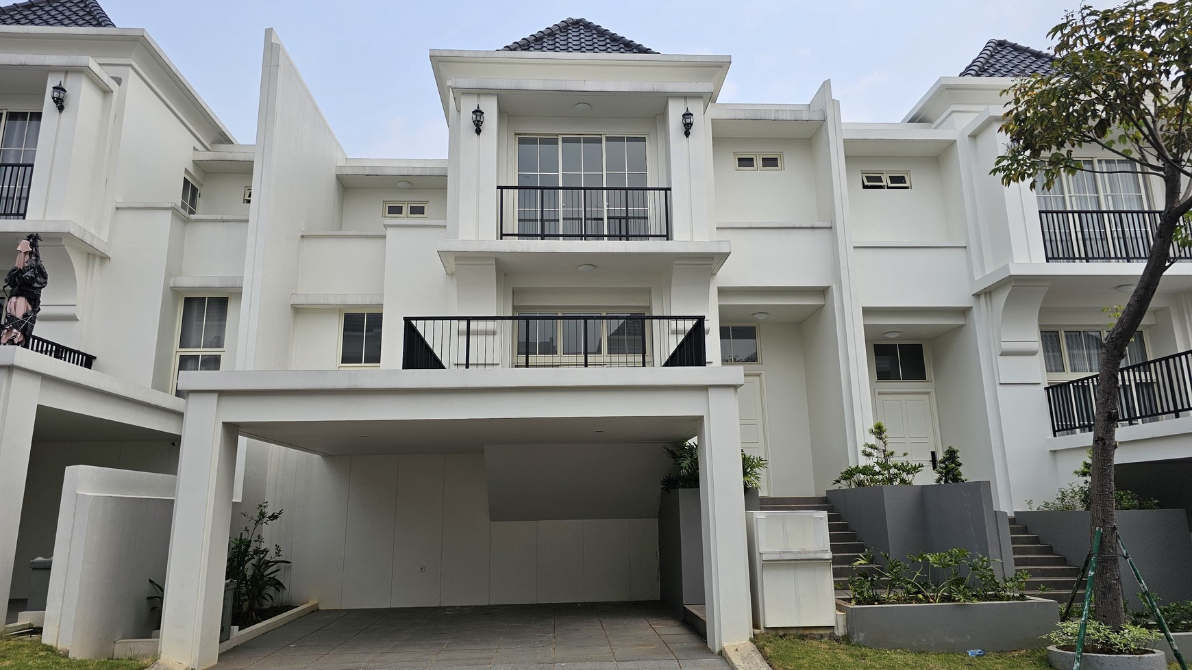 Rumah baru 3 lantai di Cluster Agathis Golf Residence, Summarecon Bogor.