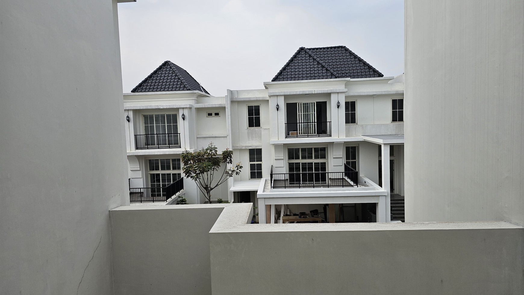 Rumah baru 3 lantai di Cluster Agathis Golf Residence, Summarecon Bogor.