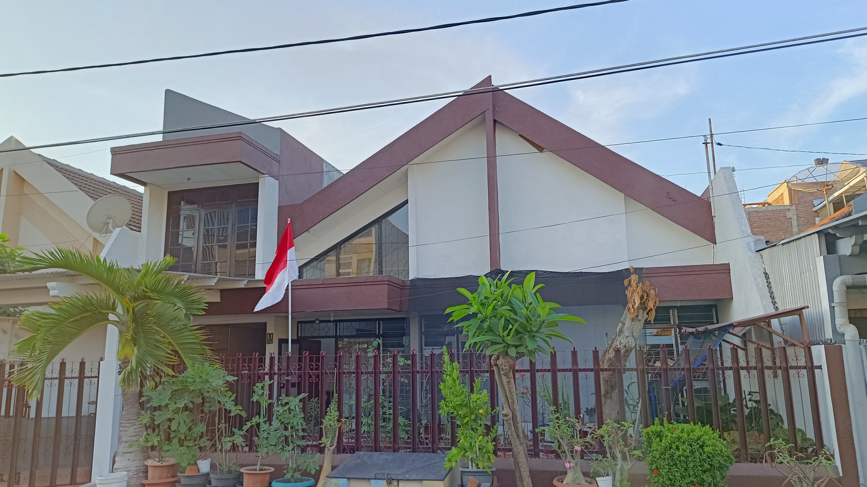 DIJUAL RUMAH PALING STRATEGIS MANYAR