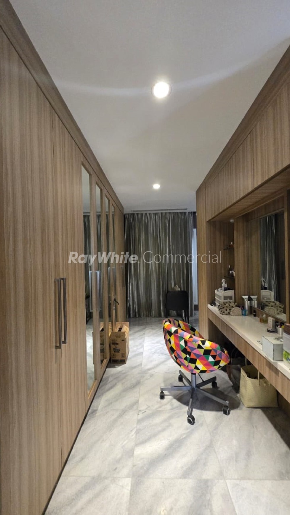 Rumah Eksklusif  luas 800 m2 Semifurnished siap huni 2 lantai di Tanjung palapa, Tanjung duren - Jakarta barat