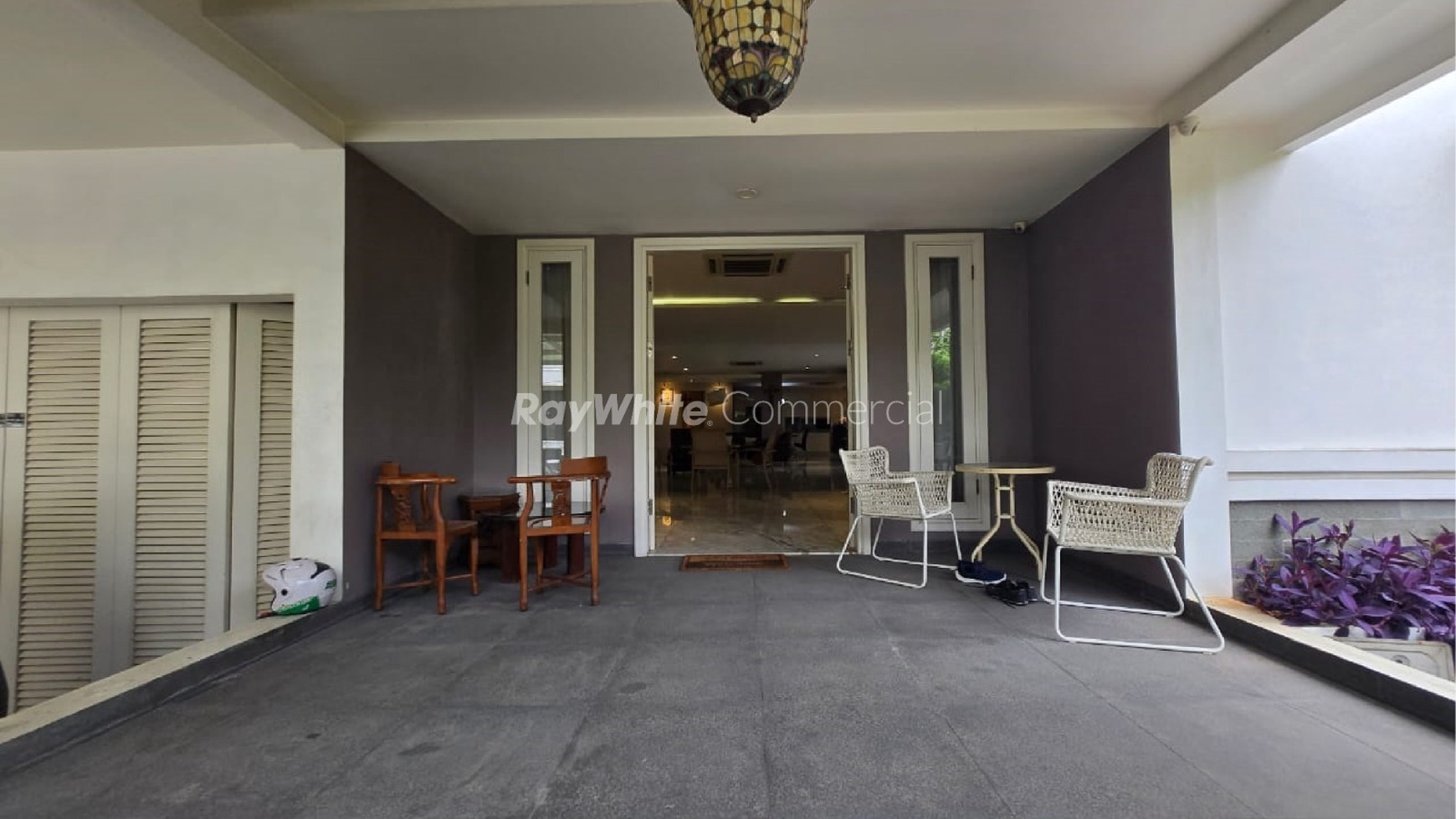 Rumah Eksklusif  luas 800 m2 Semifurnished siap huni 2 lantai di Tanjung palapa, Tanjung duren - Jakarta barat