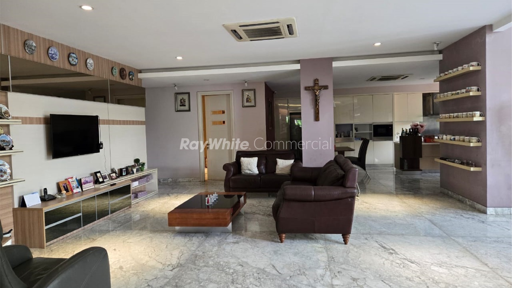 Rumah Eksklusif  luas 800 m2 Semifurnished siap huni 2 lantai di Tanjung palapa, Tanjung duren - Jakarta barat