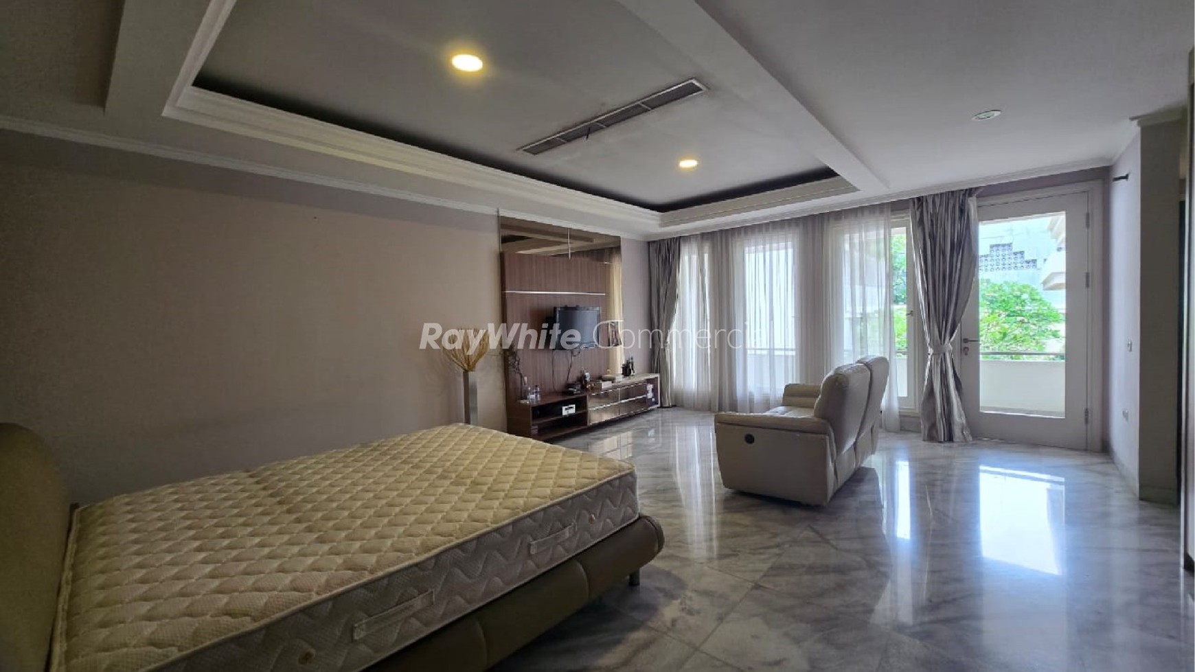 Rumah Eksklusif  luas 800 m2 Semifurnished siap huni 2 lantai di Tanjung palapa, Tanjung duren - Jakarta barat